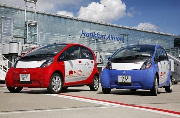 Zwei Mitsubishi i-MiEV werden vom Frankfurter Flughafenbetreiber Fraport getestet. Foto: Auto-Reporter/Mitsubishi